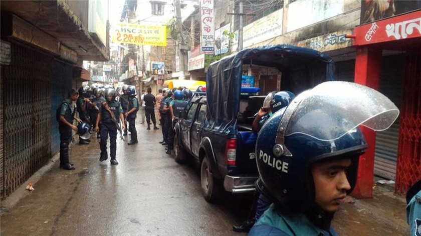 Μπαγκλαντές: Εννέα ύποπτοι για τρομοκρατική δράση νεκροί έπειτα από μάχη με την αστυνομία (Vid)