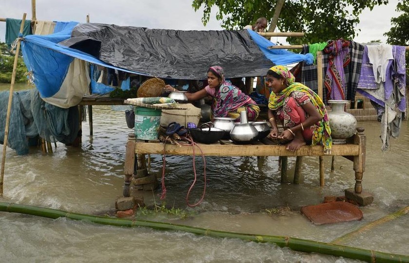 Νεπάλ-Ινδία: Ενενήντα νεκροί από σαρωτικές πλημμύρες, δύο εκ. άνθρωποι εγκατέλειψαν τις εστίες τους