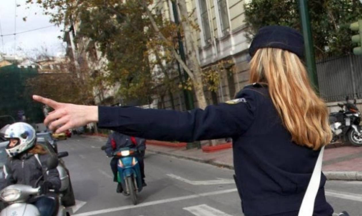 Απίστευτο: Αστυνομικίνα με μπικίνι συλλαμβάνει κλέφτη (photos)