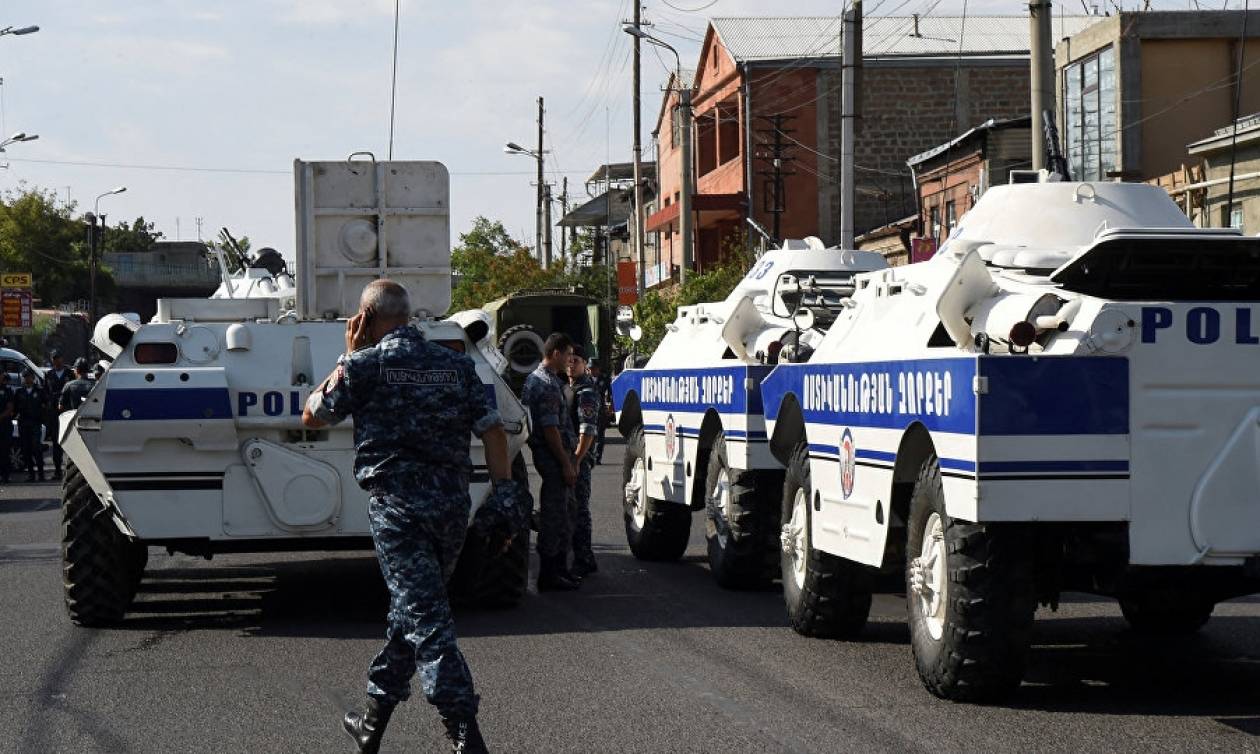 Αρμενία: Πυροβολισμοί με ένα νεκρό σε υπό κατάληψη αστυνομικό τμήμα