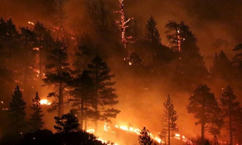 Μαίνεται η φονική πυρκαγιά στην Καλιφόρνια - Οι φλόγες «κατάπιαν» τουλάχιστον 60 σπίτια