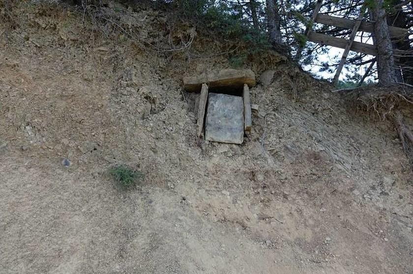 Ζαγόρι: Ομάδα νεαρών εντόπισε ασύλητο τάφο από τα Βυζαντινά χρόνια (pics)