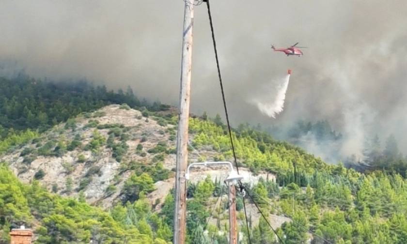 Φωτιά Εύβοια: Ανεξέλεγκτη για τρίτη ημέρα η πυρκαγιά - Σε κατάσταση έκτακτης ανάγκης η Λίμνη (pics)