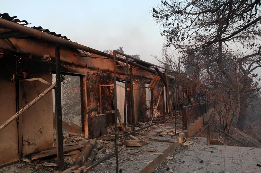 Φωτιά Εύβοια: «Σαρώνει» τα πάντα για τρίτη μέρα το πύρινο μέτωπο
