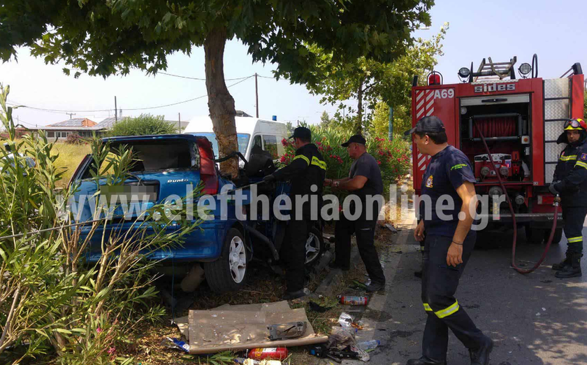 Θανατηφόρο τροχαίο στη Νέα Είσοδο Καλαμάτας: Αυτοκίνητο «καρφώθηκε» σε δέντρο (pics&vid)