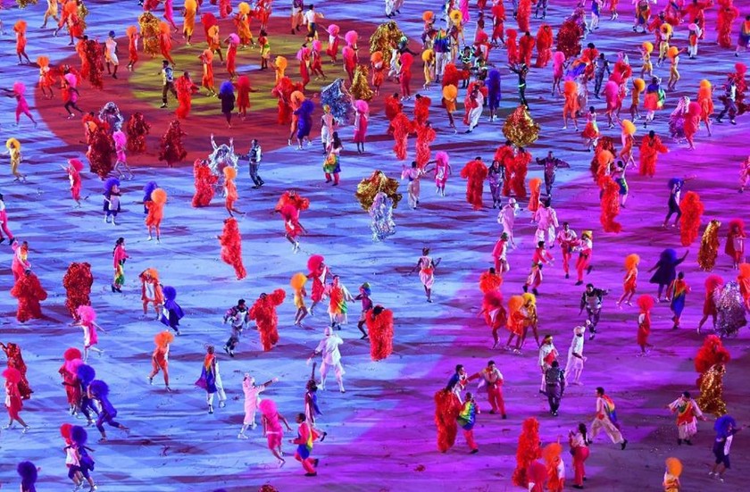 Ολυμπιακοί Αγώνες 2016: Η γιορτή στη Βραζιλία άρχισε με μια λιτή αλλά όλο μηνύματα τελετή έναρξης! 