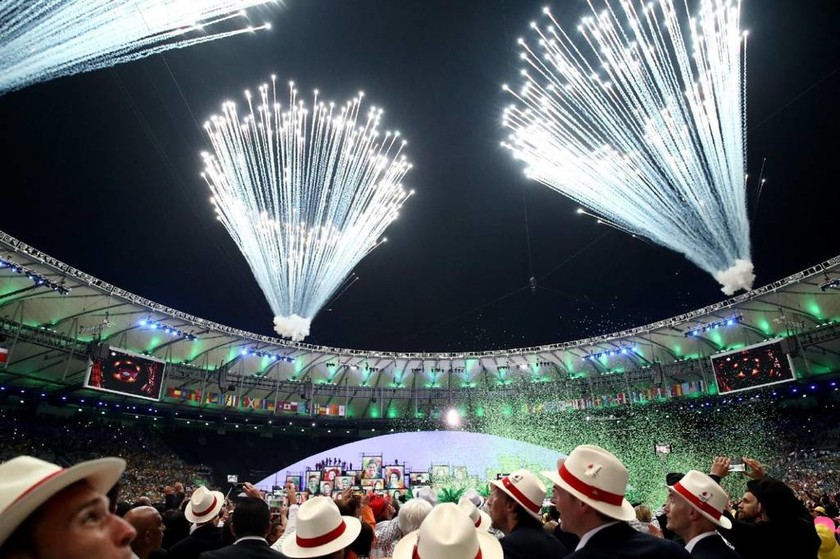 Ολυμπιακοί Αγώνες 2016: Η γιορτή στη Βραζιλία άρχισε με μια λιτή αλλά όλο μηνύματα τελετή έναρξης! 