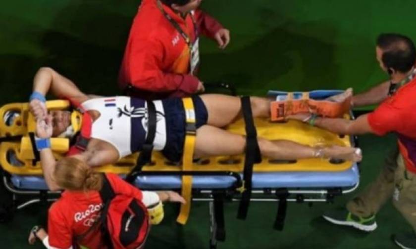 Απίστευτο! Ο Γάλλος αθλητής  έπεσε από τα χέρια των τραυματιοφορέων!