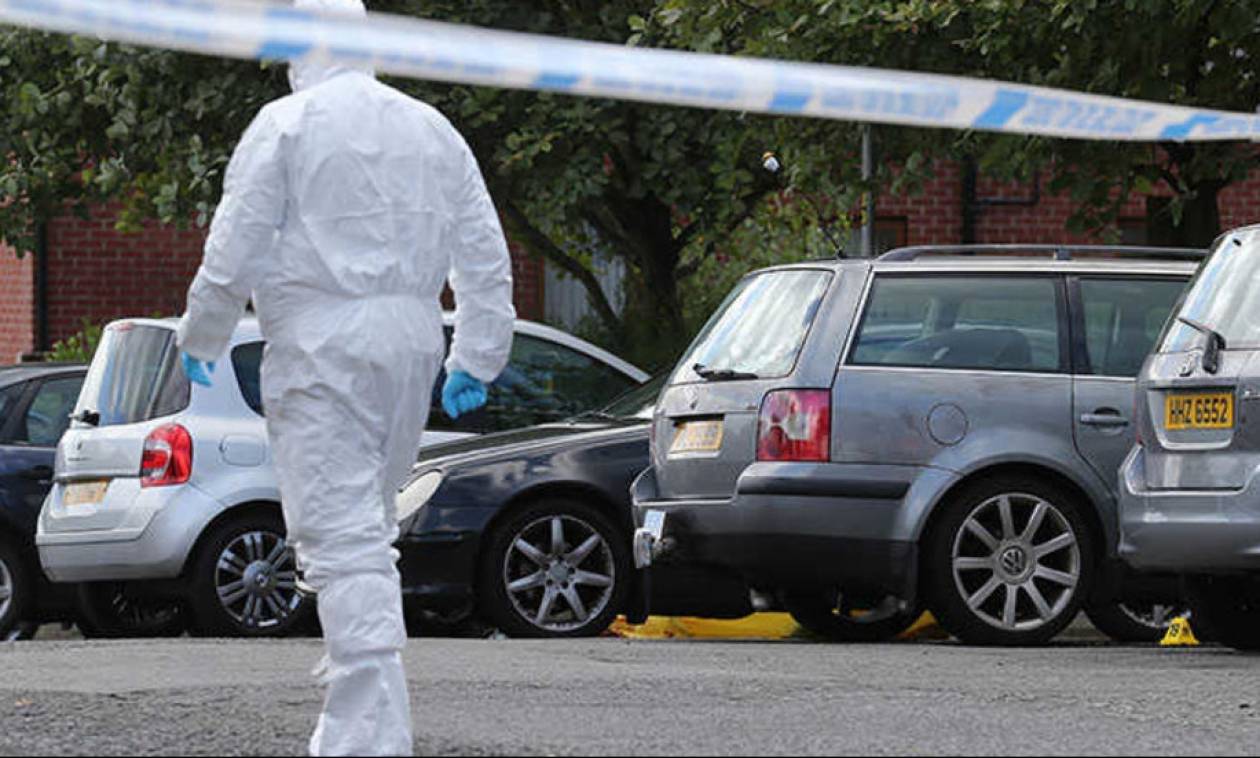 Βόρεια Ιρλανδία: Δολοφονία ανώτερου στελέχους παραστρατιωτικής οργάνωσης - Φόβοι για βίαια αντίποινα