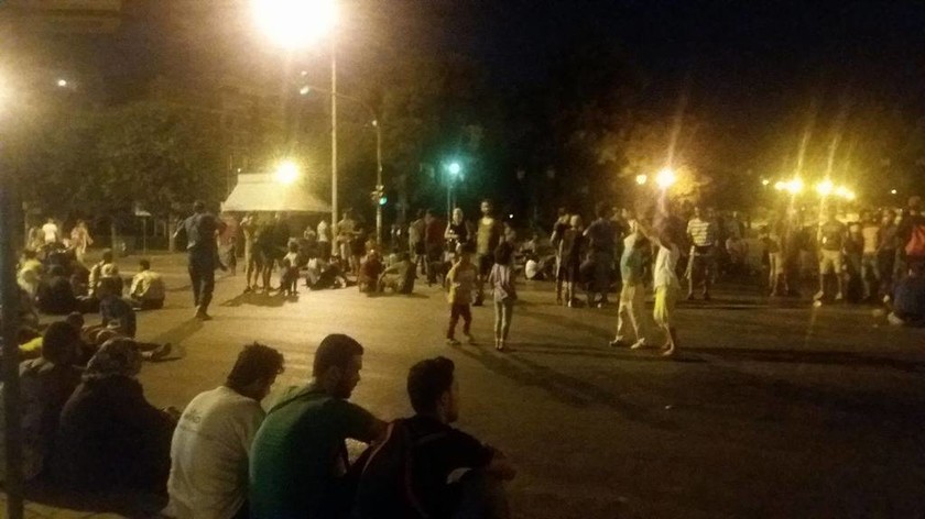 Θεσσαλονίκη: Καθιστική διαμαρτυρία από πρόσφυγες (pics&vid)