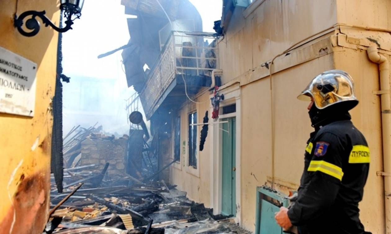 Μεγάλη καταστροφή στη Λευκάδα από πυρκαγιά: Έγιναν στάχτη δέκα σπίτια