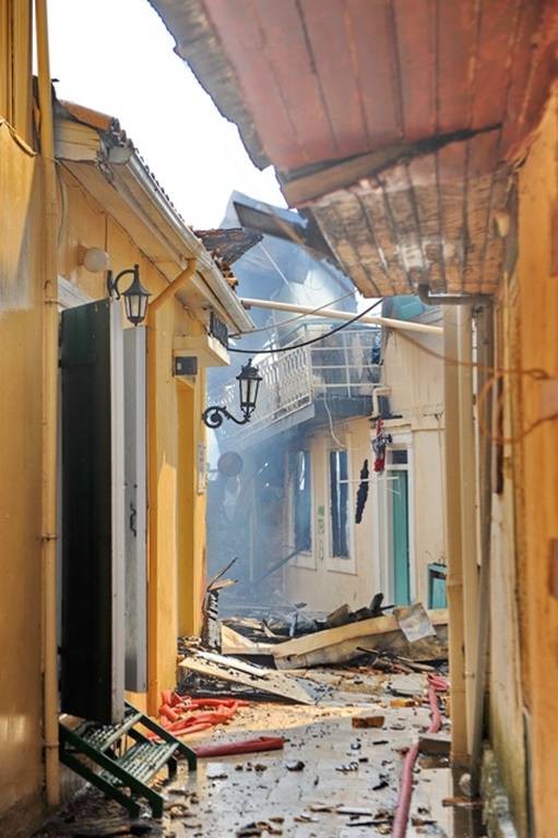 Μεγάλη καταστροφή στη Λευκάδα από πυρκαγιά: Έγιναν στάχτη δέκα σπίτια 