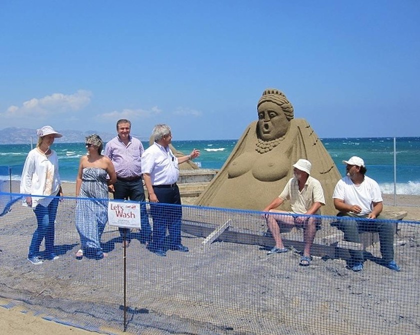 Μαγεύουν τα γλυπτά από άμμο στην Αμμουδάρα (pics)