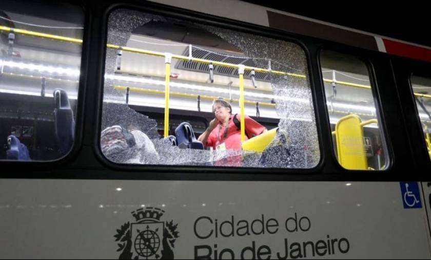 Ολυμπιακοί Αγώνες 2016: Επίθεση με όπλα σε λεωφορείο δημοσιογράφων! (pics)
