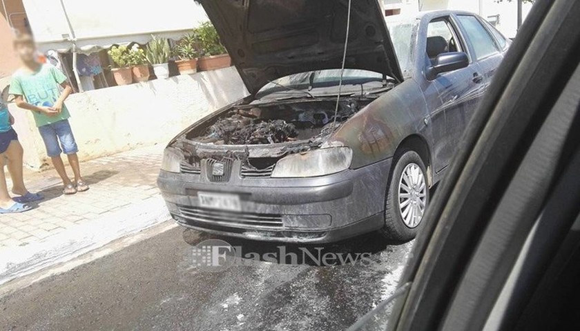 Χανιά: Φωτιά σε αυτοκίνητο εν κινήσει (pics)