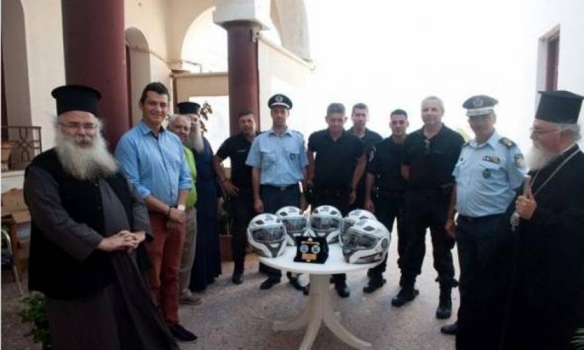 Η Μητρόπολη Ιεραπύτνης και Σητείας δώρισε κράνη στους αστυνομικούς της ομάδας «ΔΙΑΣ»