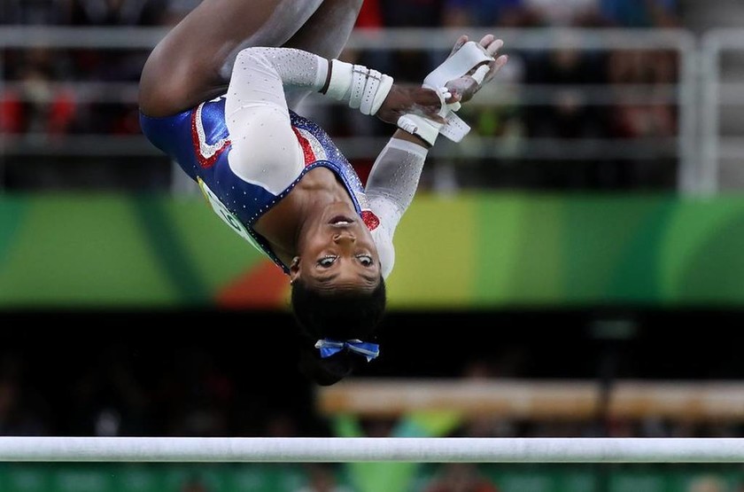 Ιδού οι αποδείξεις ότι η χρυσή Ολυμπιονίκης Σιμόν Μπάιλς μπορεί να... πετάξει (photos)