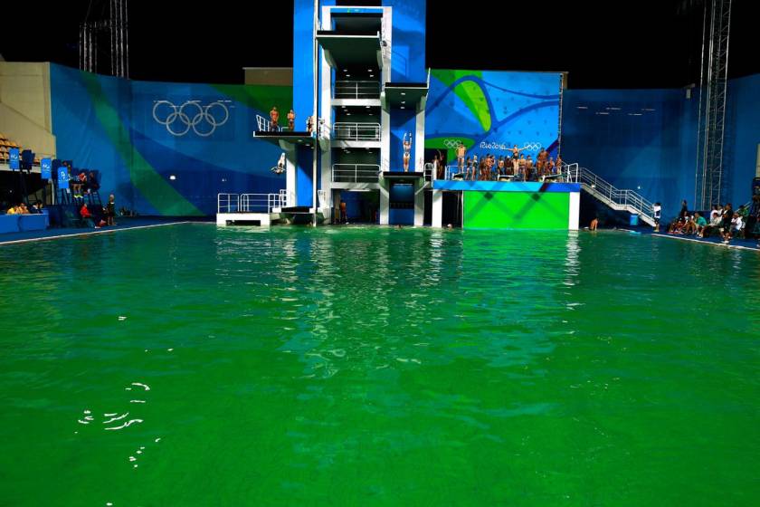 Ολυμπιακοί Αγώνες 2016: Εργασίες στη μυστήρια …πισίνα που έγινε πράσινη από μπλε