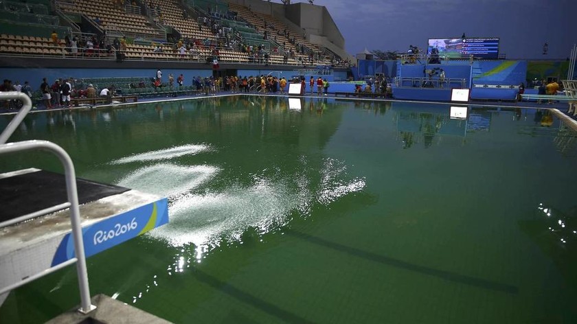 Ολυμπιακοί Αγώνες 2016: Εργασίες στη μυστήρια …πισίνα που έγινε πράσινη από μπλε