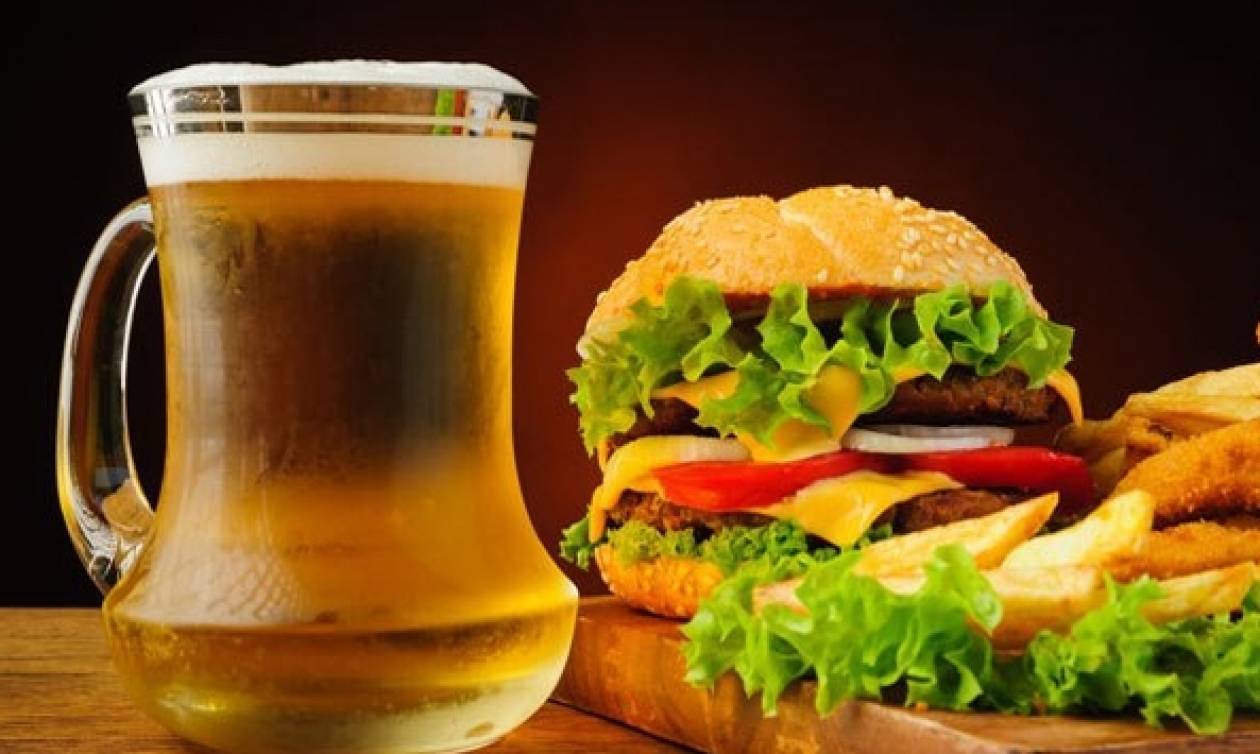 Γιατί δεν πρέπει να πίνετε μπύρα με το burger σας
