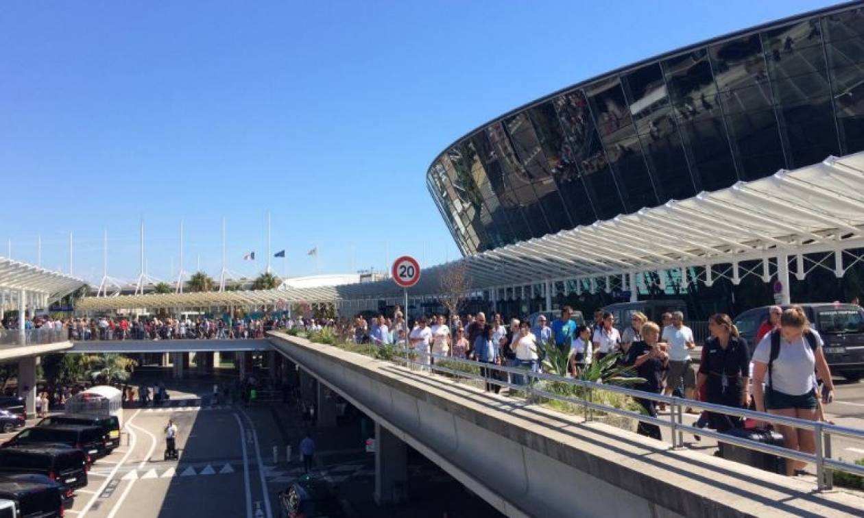 Συναγερμός στη Γαλλία: Εκκενώθηκε το αεροδρόμιο της Νίκαιας λόγω «ύποπτων» αποσκευών (pics+vid)