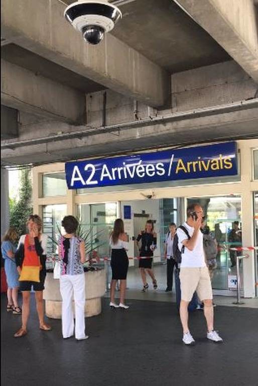 Συναγερμός στη Γαλλία: Εκκενώθηκε το αεροδρόμιο της Νίκαιας λόγω «ύποπτων» αποσκευών (pics+vid)