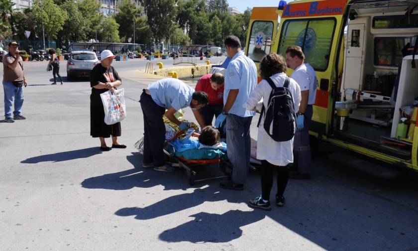Τραγωδία στην Αίγινα: Εικόνες σοκ στο λιμάνι του Πειραιά, όπου μεταφέρθηκαν οι τραυματίες