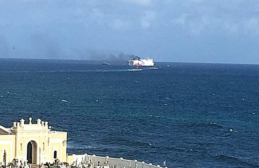 Πουέρτο Ρίκο: Πυρκαγιά σε πλοίο - Μεγάλη επιχείρηση διάσωσης για 512 επιβαίνοντες  (pics+vid)