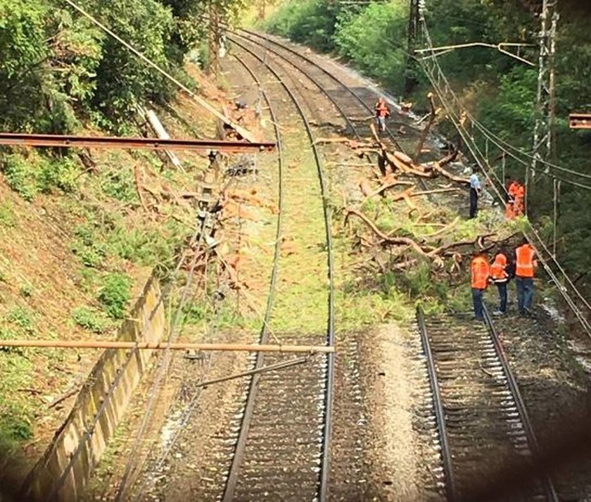 Σιδηροδρομικό ατύχημα στη Γαλλία - Τουλάχιστον 60 τραυματίες, οι 10 σοβαρά (pics)