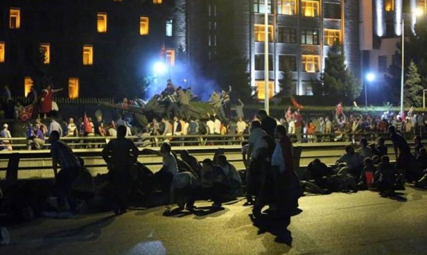 Πραξικόπημα Τουρκία: Περισσότερα από 40.000 άτομα τέθηκαν υπό κράτηση στο πλαίσιο των ερευνών