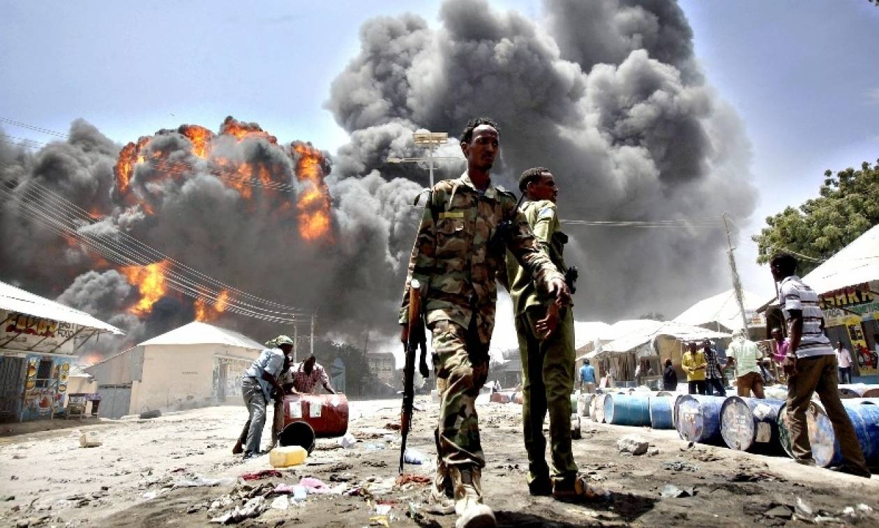 Μακελειό στη Σομαλία: Περισσότεροι από 20 οι νεκροί της διπλής βομβιστικής επίθεσης