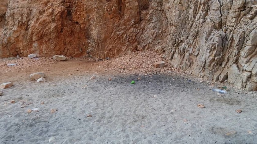 Εικόνες ντροπής σε «παρθένα» παραλία στα Χανιά