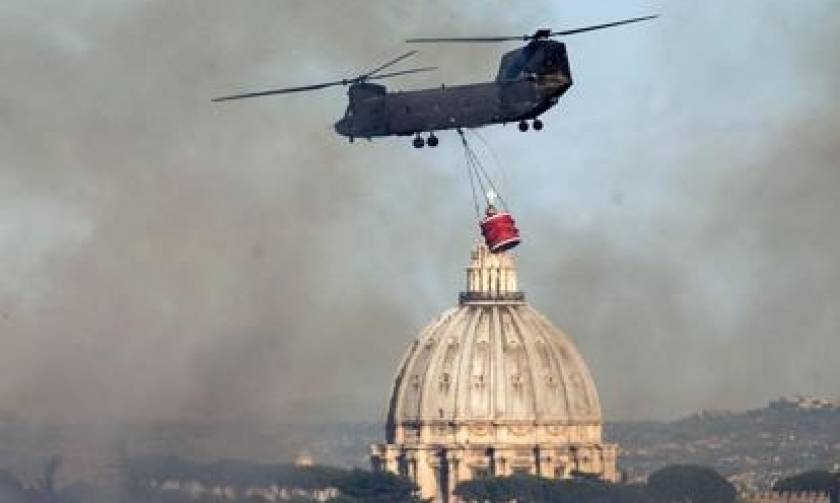 Σε πύρινο κλοιό η Ρώμη: 14 πυρκαγιές σε ένα μόλις 24ωρο – Απειλήθηκε και το Βατικανό (Pics)