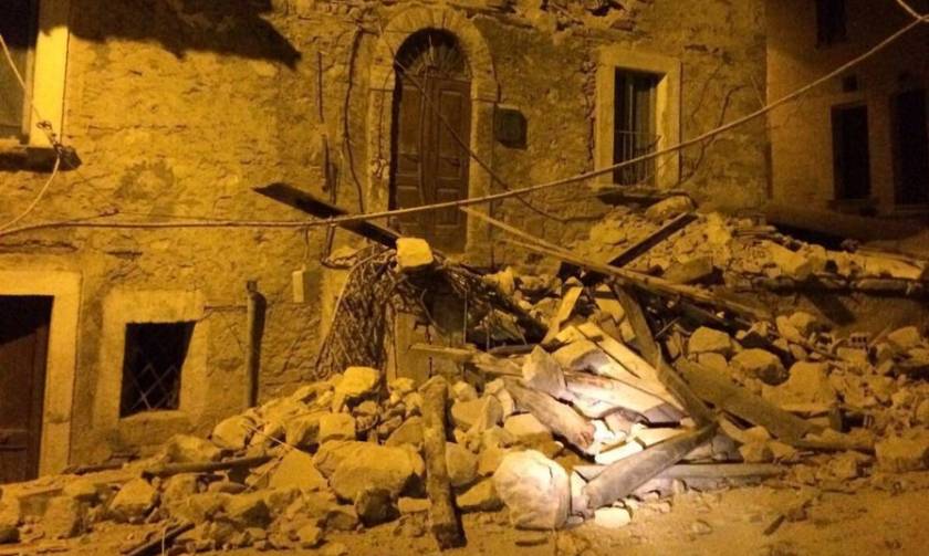 Ιταλία: «Δραματική η κατάσταση» έπειτα από τον ισχυρό σεισμό 6,2 Ρίχτερ – Ισοπεδώθηκε χωριό (Pics)