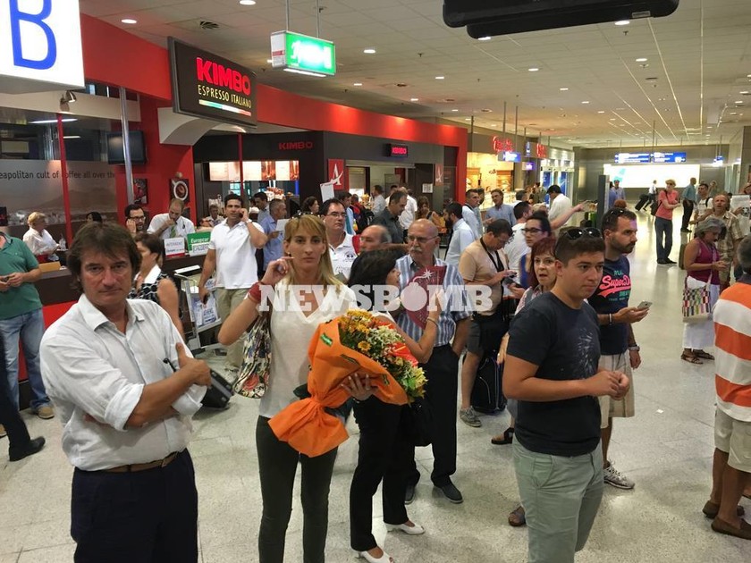 Κατερίνα Στεφανίδη: Πλήθος κόσμου στο αεροδρόμιο για την υποδοχή του «χρυσού» κοριτσιού (pics)