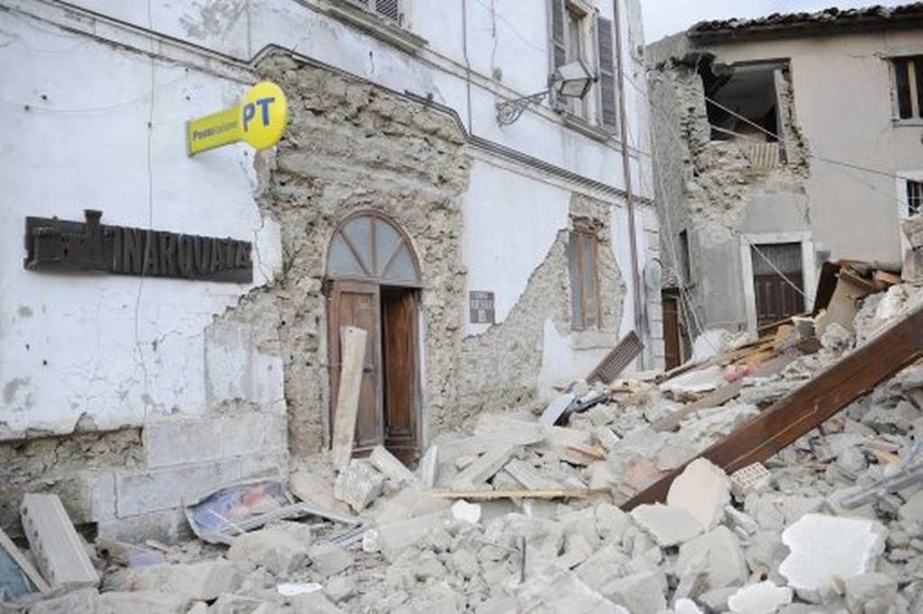Ιταλία: Θρήνος στα χαλάσματα - Μειώνονται οι ελπίδες για επιζώντες - Εκατόμβη νεκρών(Pics & Vids) 