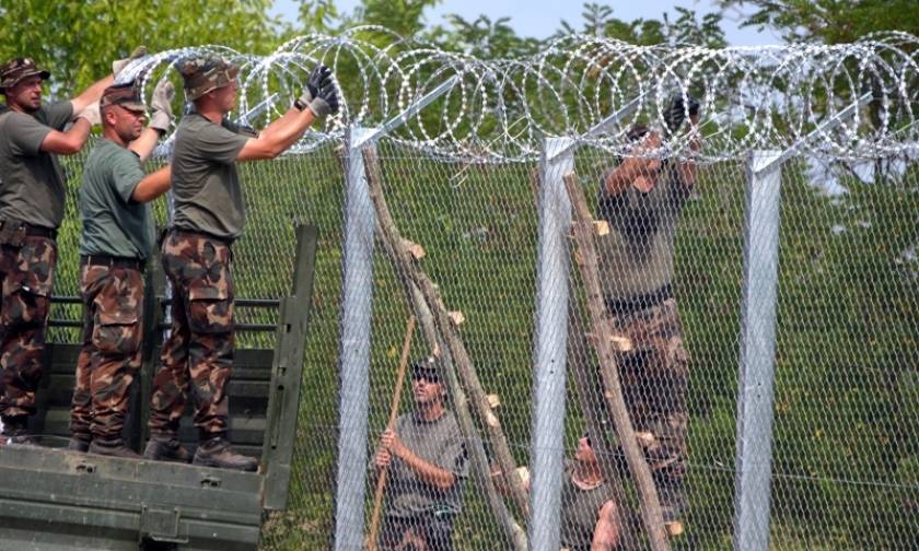 «Οχυρό» η Ουγγαρία: Υψώνει και δεύτερο φράχτη για να εμποδίσει τους πρόσφυγες