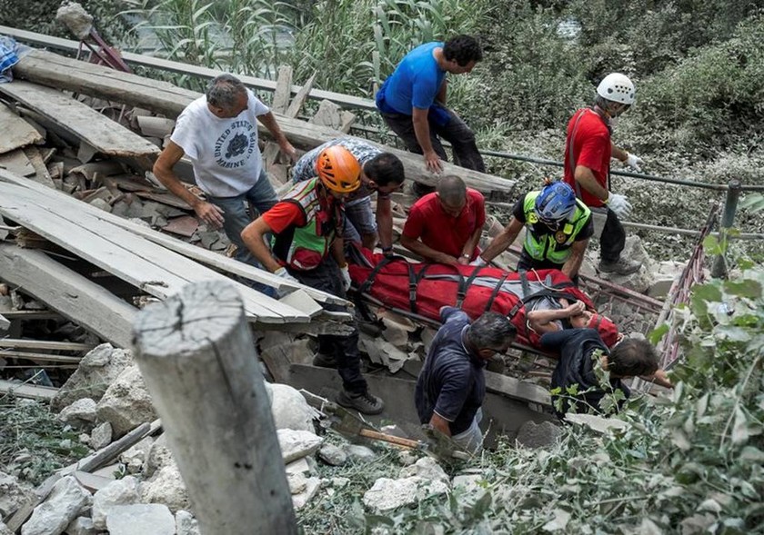 Σεισμός Ιταλία: Θρήνος, νεκροί και χαλάσματα - Συγκλονίζουν οι ιστορίες των θυμάτων (pics)