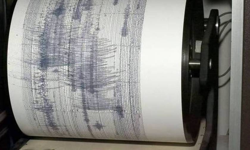 Σεισμός Εύβοια: Πετάχτηκαν από τα σπίτια οι κάτοικοι