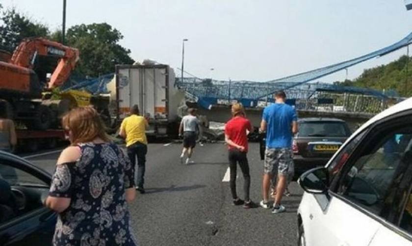 Βρετανία: Είδαν το Χάρο με τα...μάτια τους όταν έπεσε γέφυρα σε αυτοκινητόδρομο