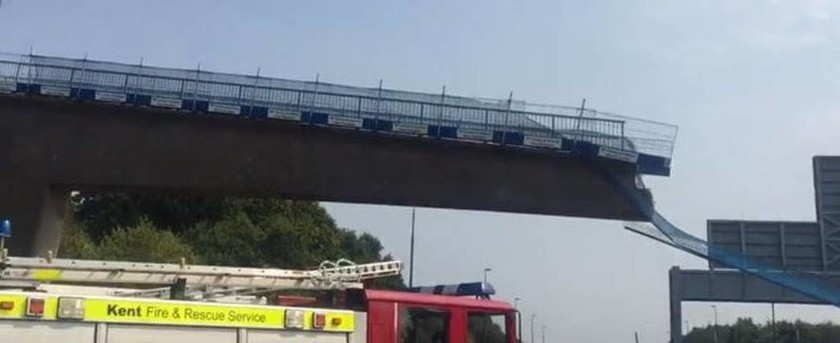 Βρετανία: Είδαν το Χάρο με τα...μάτια τους όταν έπεσε γέφυρα σε αυτοκινήτοδρομο