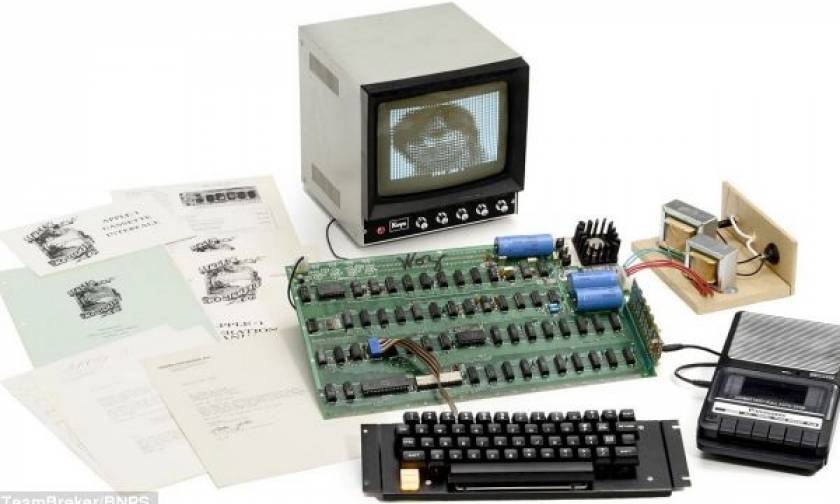 Απίστευτο: Δείτε πόσο πουλήθηκε σε δημοπρασία ο πρώτος υπολογιστής Apple
