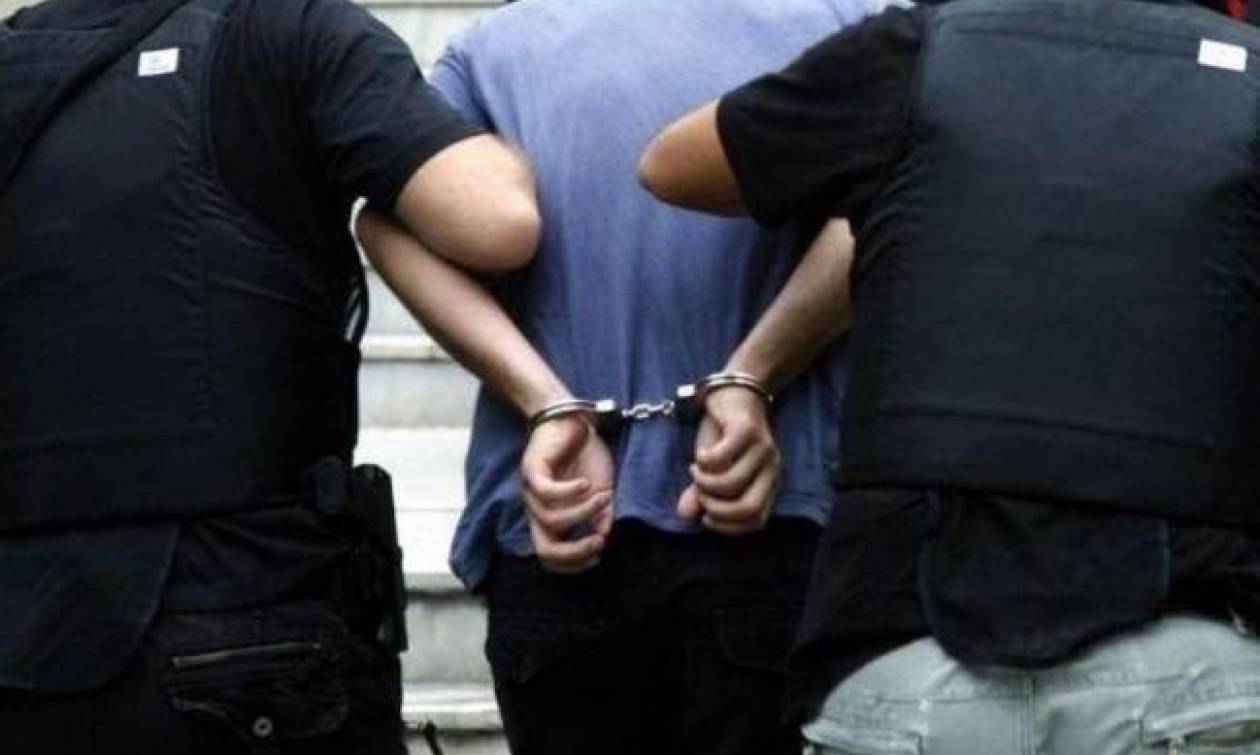 Θεσσαλονίκη: Χειροπέδες σε νεαρό που μαχαίρωσε και σκότωσε τον πατριό του