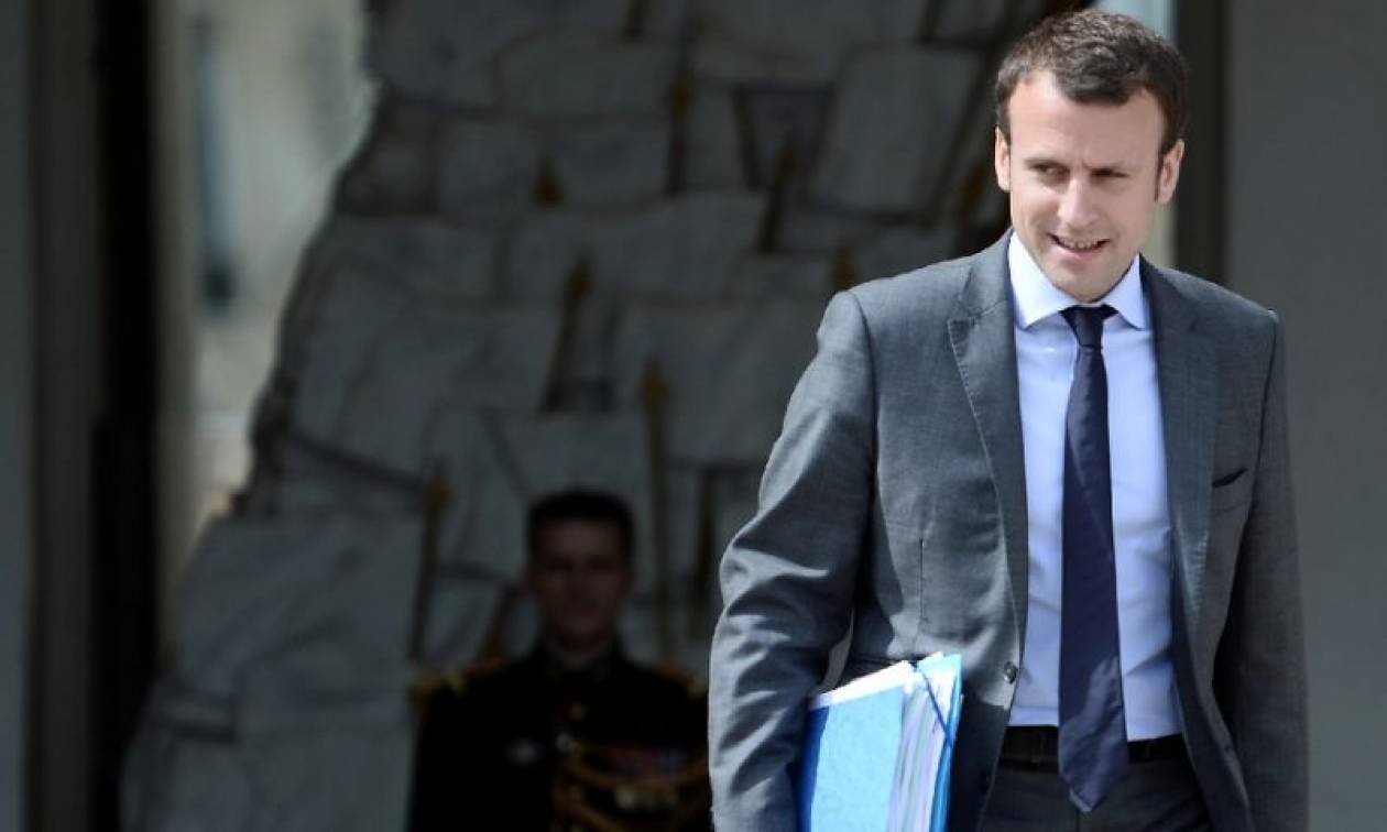 Γαλλία: Παραιτήθηκε ο υπουργός Οικονομίας Εμανουέλ Μακρόν