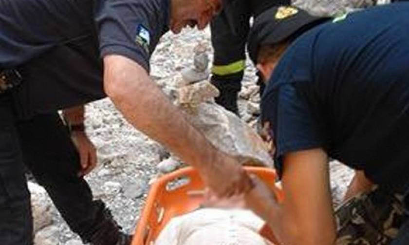 Καρέ - καρέ η συγκλονιστική διάσωση τουρίστριας που έσπασε το πόδι της στο φαράγγι της Αράδαινας