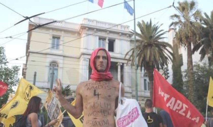 Διαμαρτυρία στην Αθήνα για το μπουρκίνι