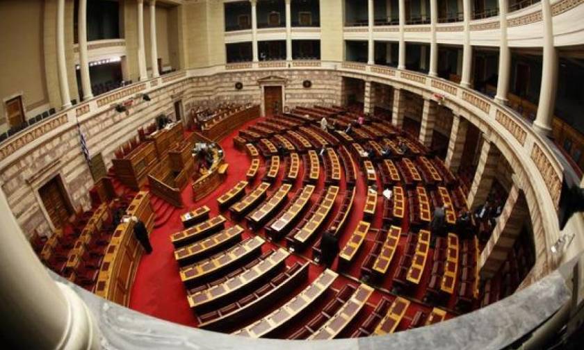 Βουλή: «Ομοβροντία» αντιπολίτευσης κατά κυβέρνησης για τις αλλαγές στην Παιδεία