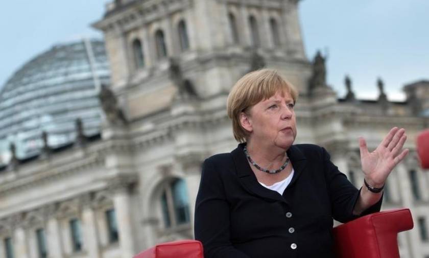 Μέρκελ: Η Γερμανία θα παραμείνει Γερμανία μαζί με τους εκατοντάδες χιλιάδες πρόσφυγες