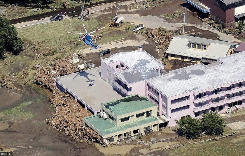 Ο τυφώνας Lionrock σκόρπισε τον θάνατο στην Ιαπωνία - Δεκάδες αγνοούμενοι (pics+vid)