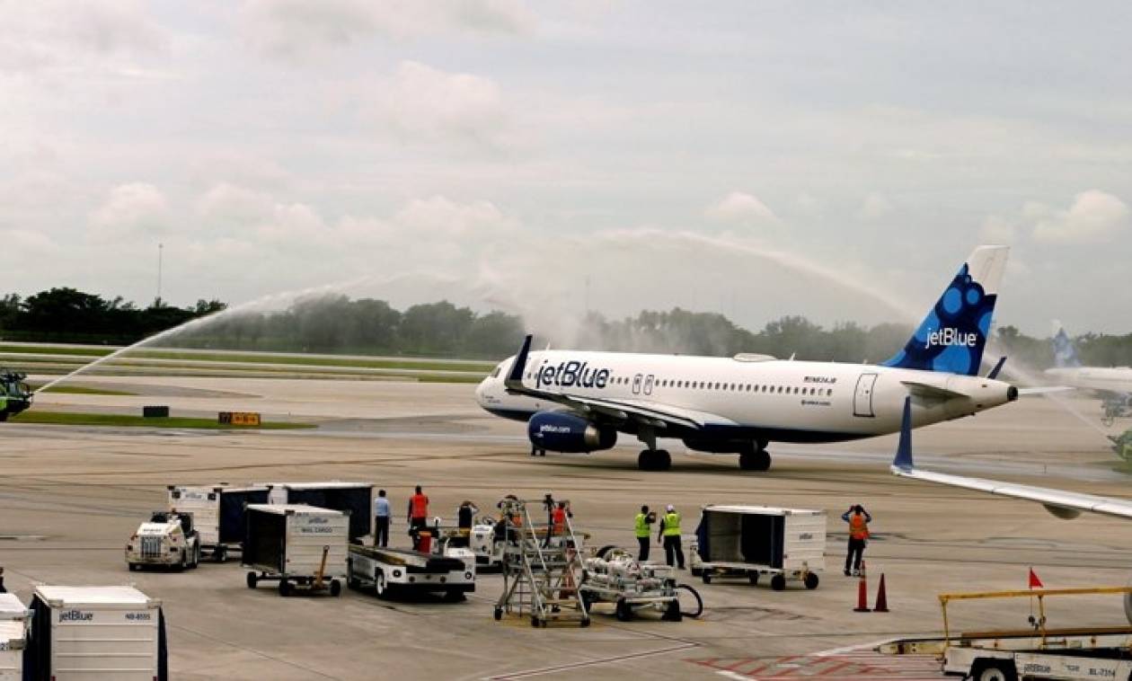 Σε πανηγυρικό κλίμα η πρώτη εμπορική επιβατική πτήση ΗΠΑ-Κούβας (pics)